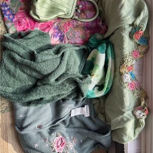 Forever 21 Green Floral Knit Collection